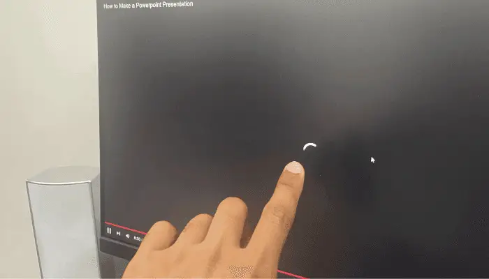 YouTube लोडिंग स्क्रीन के साथ अपने कार्यालय में विलंब करें